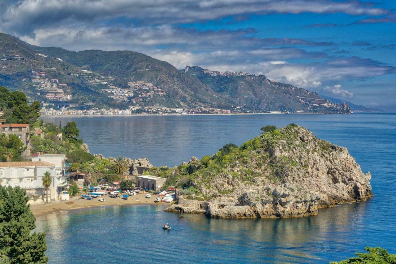 Luxury Apartment And Charm Sea View Isola Bella Taormina Bagian luar foto